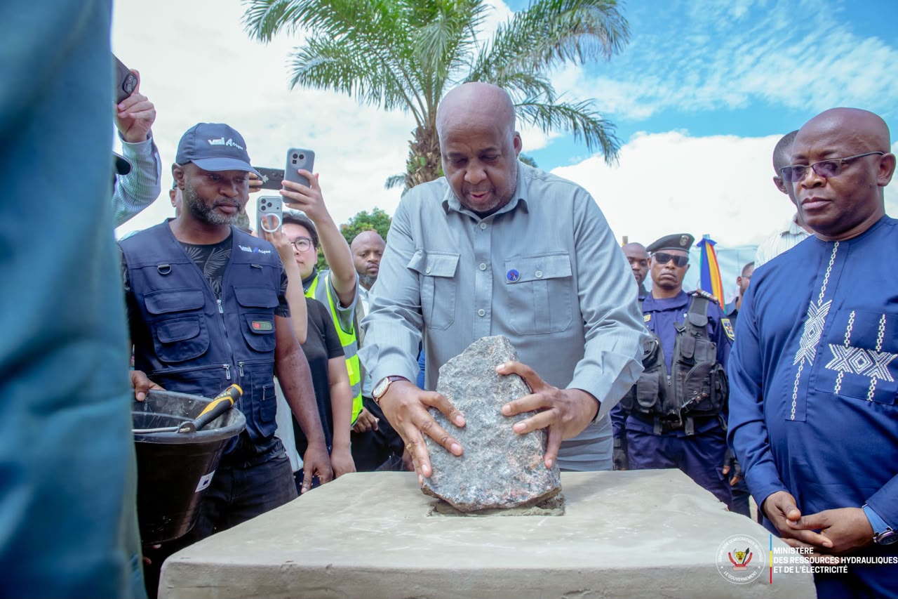 Le Ministre Aimé SAKOMBI MOLENDO lance les travaux d'alimentation en eau potable de KANANGA
